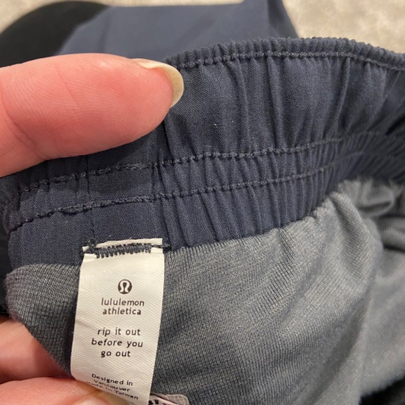 Lululemon Activewear Shorts Ladies M - Picture 2 of 4